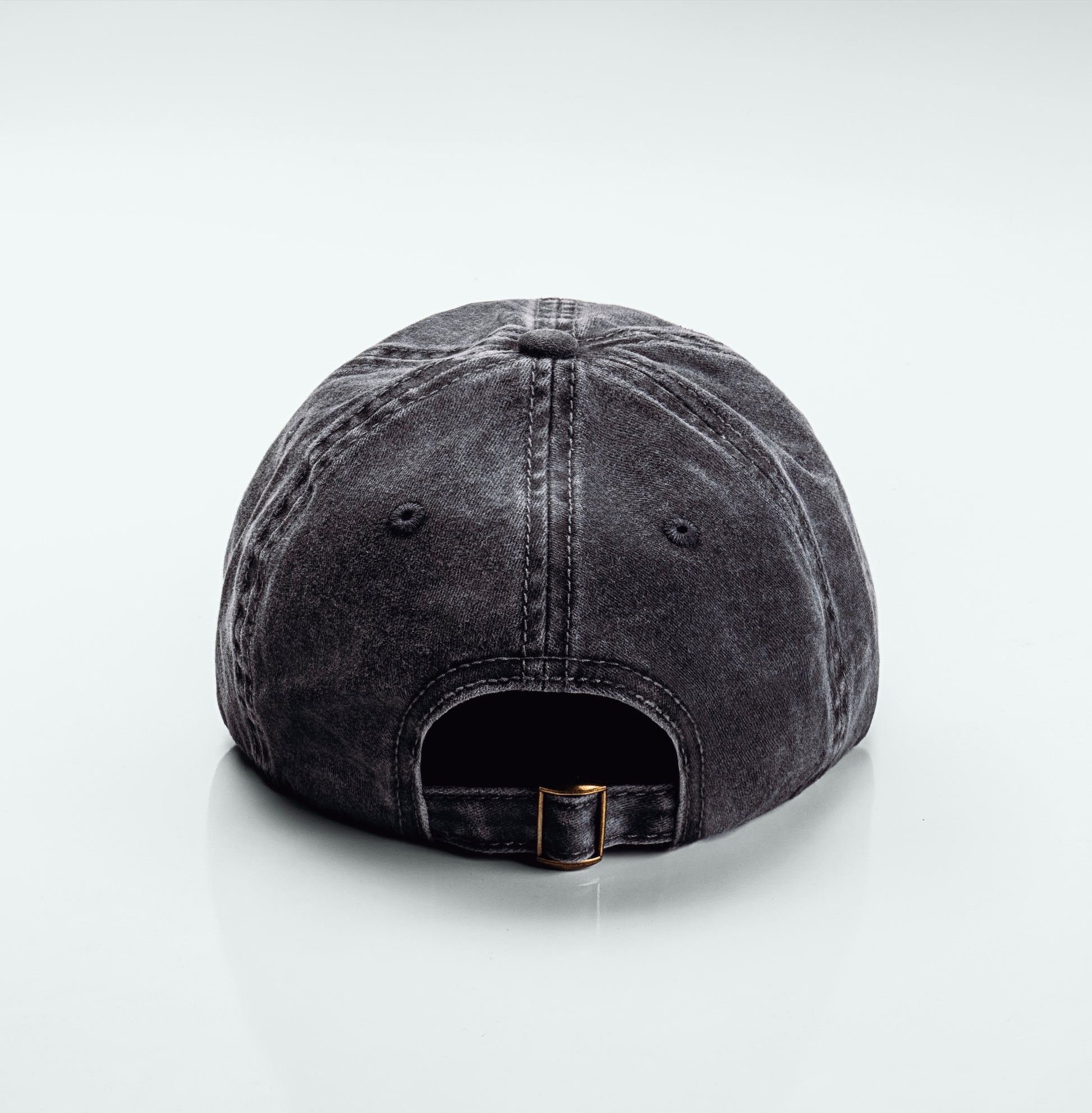 A bit off-beat in both colorway and texture, this cap embodies life off the beaten path, made to be worn rugged and taken on adventures; gritty or glamorous.